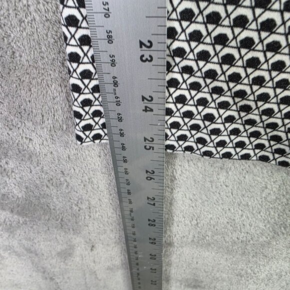 Womens Chico's So Slimming Black & White Geometric Print Pull-On Ankle Pants 1.5 - Picture 7 of 10